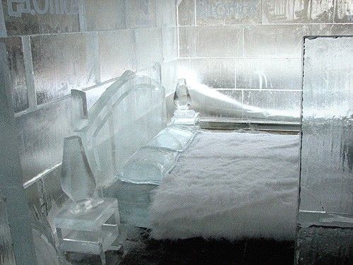 Вот такой в Торонто дом Microsoft из льда (32 Фото)