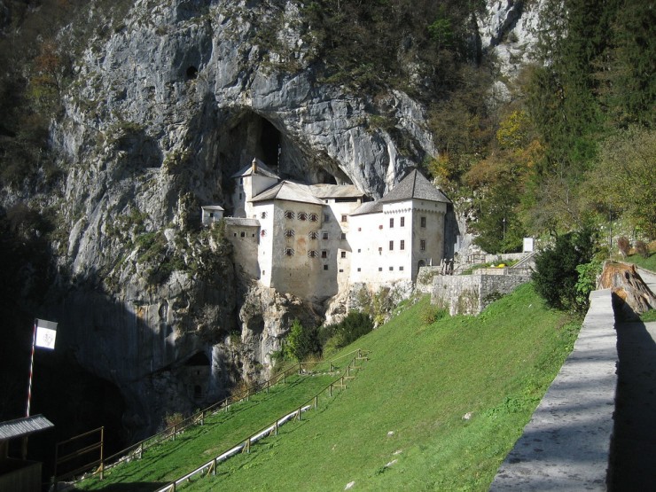 Замок в горах Словении (24 Фото)
