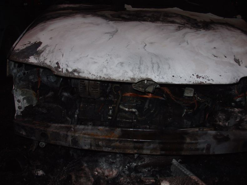 Две сгоревшие машины (42 Фото)