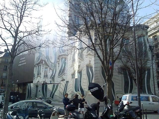 Оптическая иллюзия в одном французском городке (8 Фото)
