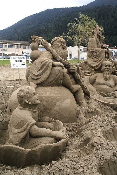 Потрясающие скульптуры из песка (37 Фото)