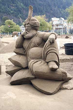 Потрясающие скульптуры из песка (37 Фото)