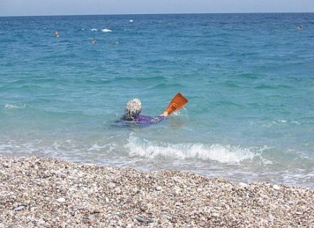 Мусульманка на пляже (3 Фото)