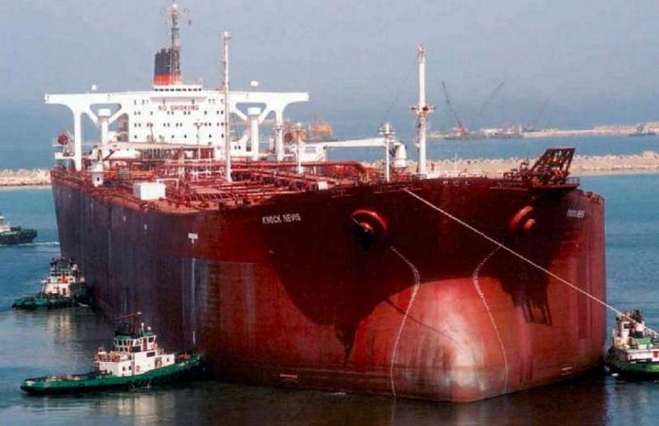 Огромный танкер (4 Фото)