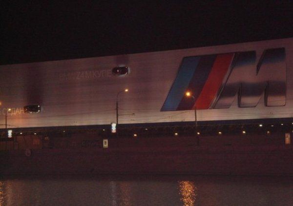 Самая большая и дорогая реклама BMW (19 Фото)