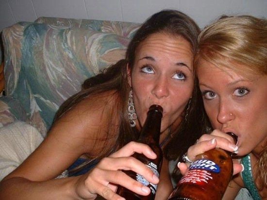 Девушки и пиво (15 Фото)