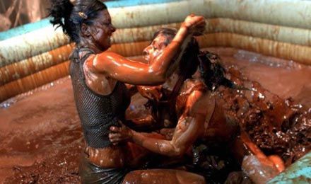 Женская борьба в шоколаде (39 Фото)