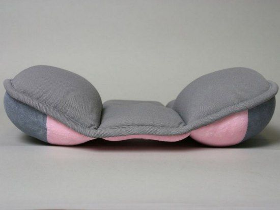 Японцы жгут. Странная подушка (7 Фото)