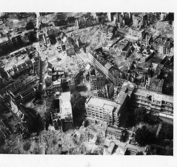 Фотографии разрушенного Берлина. Май 1945 года (13 Фото)