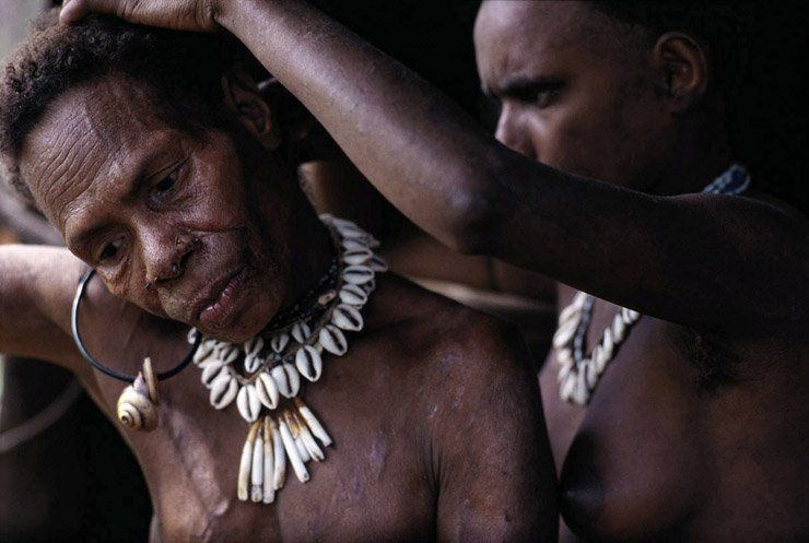 Дикое племя Korowai в Новой Гвинее (24 Фото)