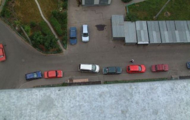 Как паркуются идиоты (24 Фото)