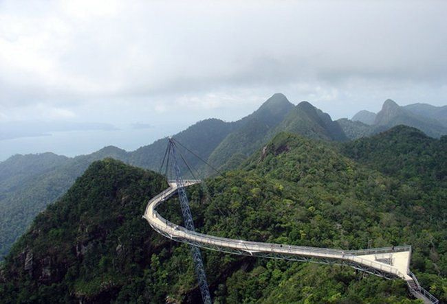 Гигантский мост в Малайзии (12 Фото)