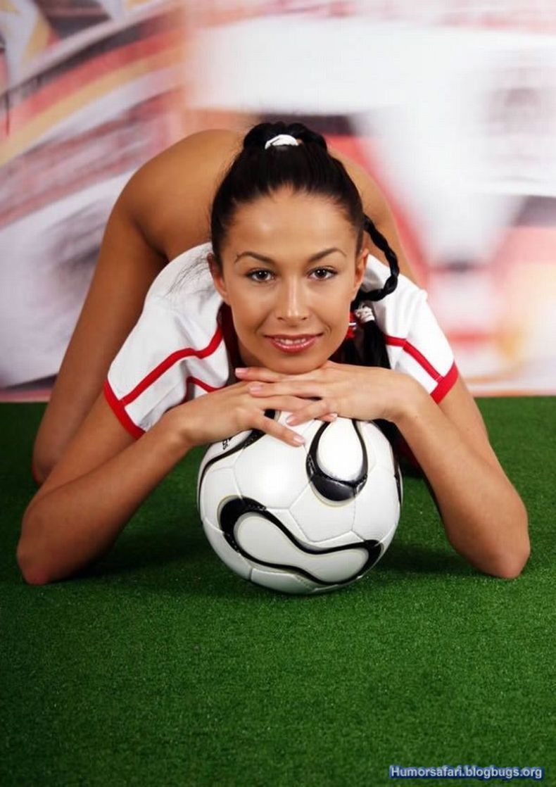 Девушки сборных ЧЕ-2008 по футболу (16 Фото)