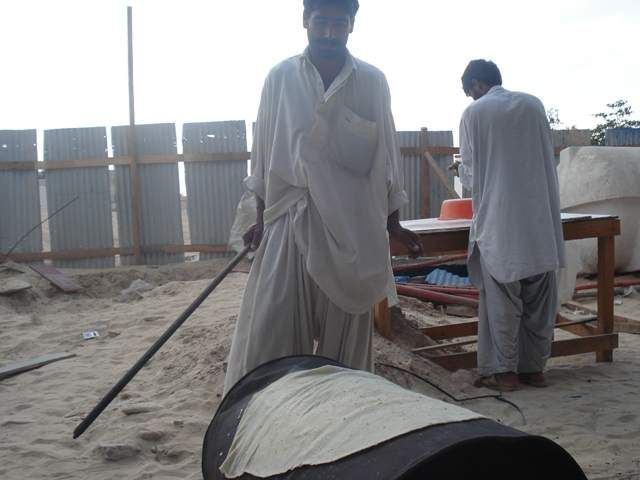 Как в Пакистане лаваш готовят (14 Фото)