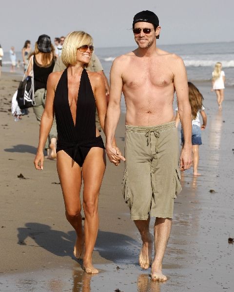 Джим Керри (Jim Carrey) отжог на пляже (7 Фото)