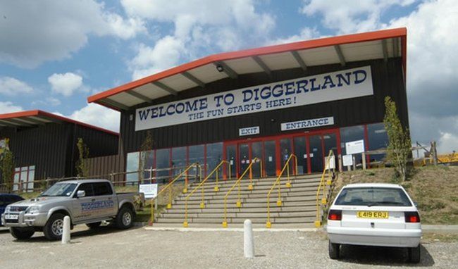 Diggerland - необычный парк развлечений (10 Фото)