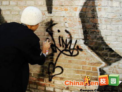 Рисуем портрет Мао на стене (15 Фото)