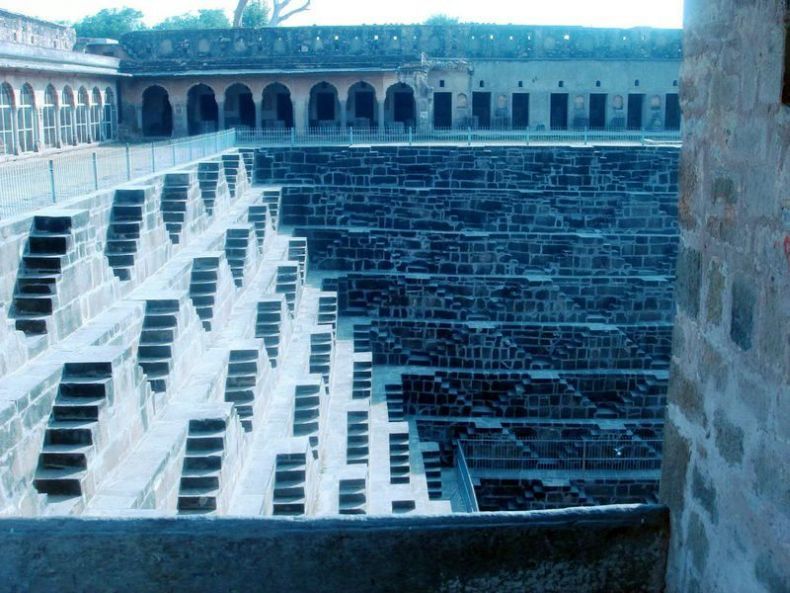 Чудо индийской архитектуры - колодец Chand Baori (26 Фото)