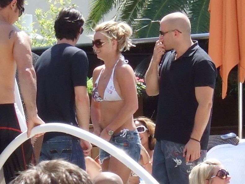 Бритни Спирс (Britney Spears) в бикини (5 Фото)