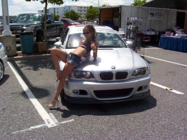 Девушки и BMW (35 Фото)
