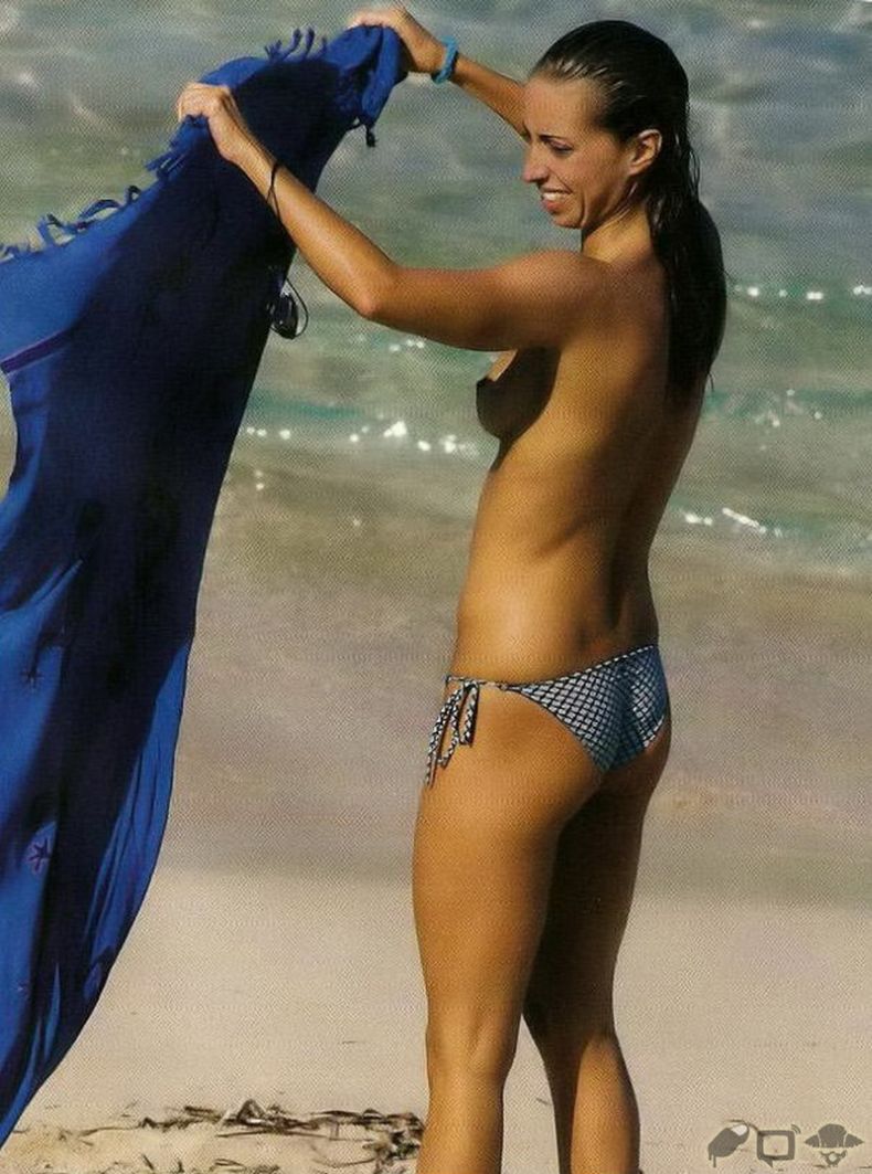 Испанка Gemma Mengual - призерка Олимпиады по синхронному плаванию. Топлесс (11 Фото)