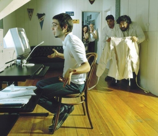 Человек и компьютер (16 Фото)