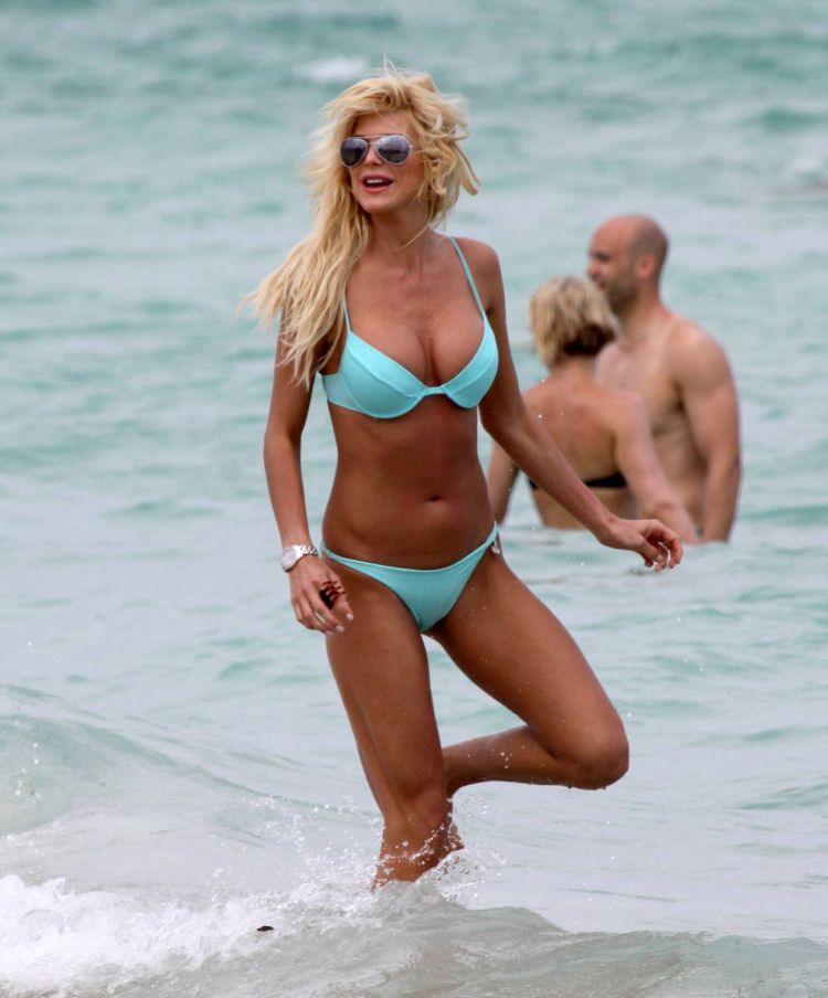 Victoria Silvstedt (13 Фото)