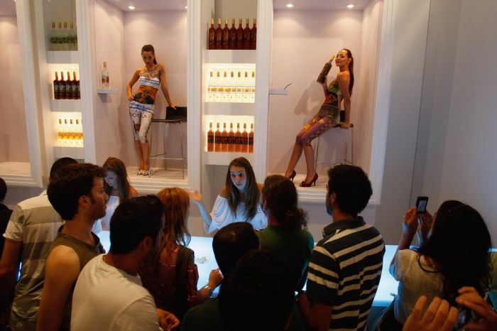 Выставка алкоголя в Израиле (9 Фото)