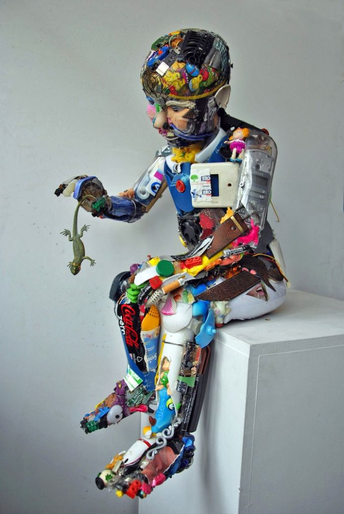 Сногсшибательные скульптуры из мусора от Дарио Тирони (5 Фото)