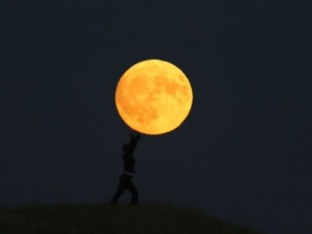 Удивительная игра с силуэтом луны (16 Фото)