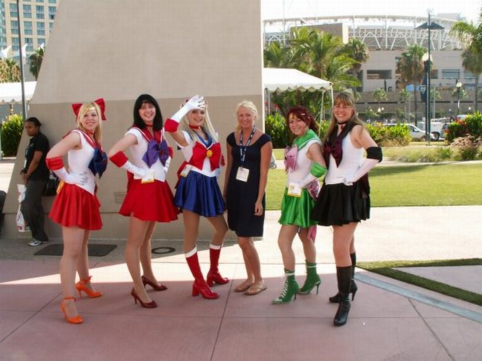 Симпатичные участницы международного фестиваля Comic-Con 2011 (21 Фото)