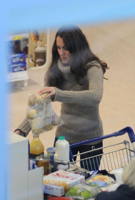 Герцогиня Кейт Миддлтон покупает продукты для принца (13 Фото)