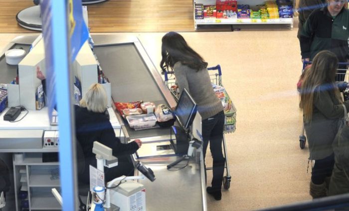 Герцогиня Кейт Миддлтон покупает продукты для принца (13 Фото)