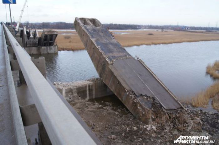 В Калининграде рухнул Берлинский мост, есть жертвы (9 фото)