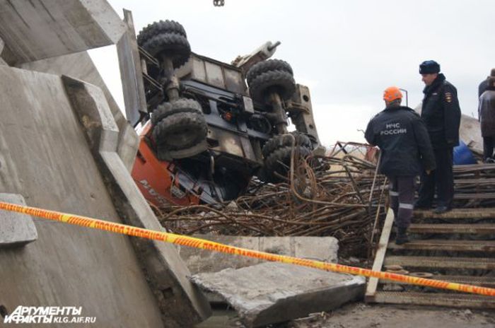 В Калининграде рухнул Берлинский мост, есть жертвы (9 фото)