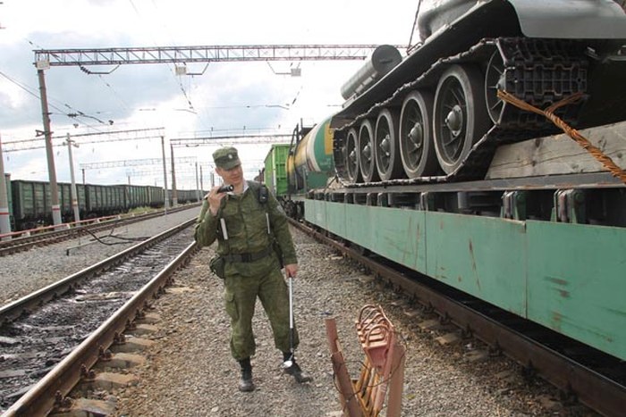 В Челябинской области пресекли попытку контрабандного вывоза танка Т-34 (4 фото)
