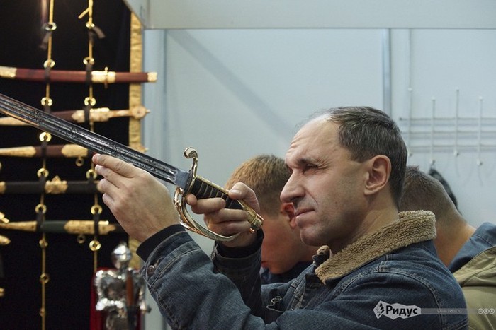 Уникальные экспонаты выставки современного холодного оружия «Клинок — традиции и современность 2015» (22 фото)
