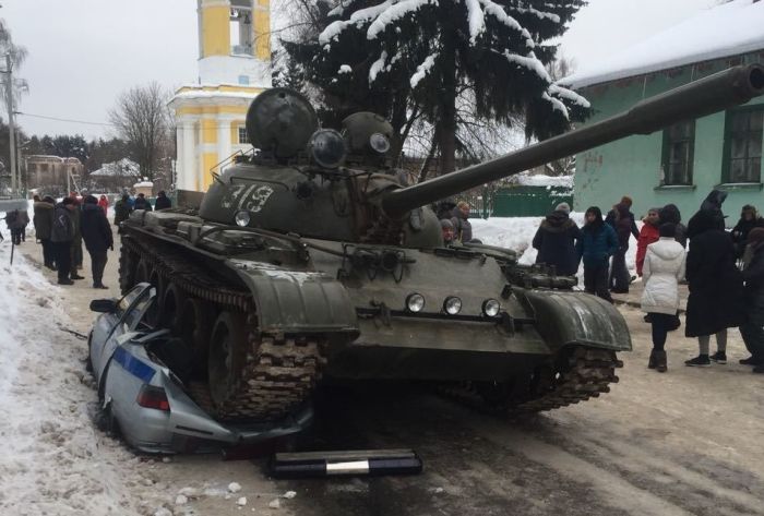 http://trinixy.ru/pics5/20180530/accident_tanks_22.jpg