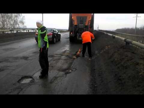 Как ремонтируют дороги снегом в Липецке
