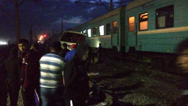 Поезд протаранил автобус в Алматинской области (2 фото + 3 видео)